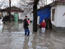 Uzunköprü'de Dere Taştı, Çok Sayıda Ev Sular Altında Kaldı