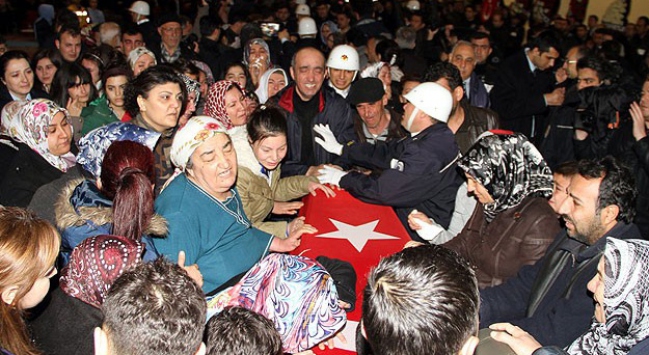 Şehit polis memurları için tören düzenlendi