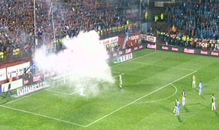 DEV MAÇ TATİL EDİLDİ!