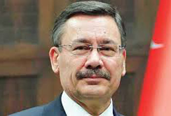 'SEVGİLİ BABAM VE MELİH GÖKÇEK'