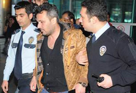 Atatürk Havalimanı'nda silah sesleri