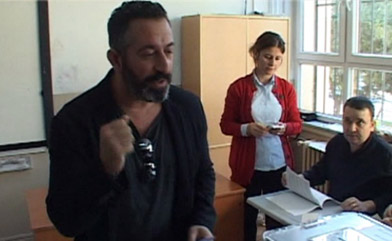 Cem Yılmaz oyunu kime verdi?