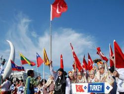Selçuk Halk Oyunları Topluluğu'na, Asya Kıtası'nın En Prestijli Ödülü Verildi