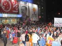 Üsküp'teki seçim kutlamalarına Başbakan sürprizi