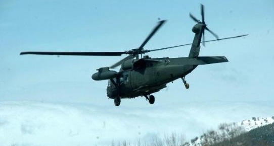 Askeri helikoptere ateş açıldı