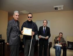 Beyaz Baston Kullanmayı Öğrenen Engellilere Sertifika Verildi