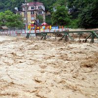 150 madencinin emeğini sel götürdü
