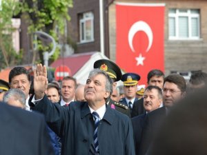 Gül bir ilki gerçekleştiriyor