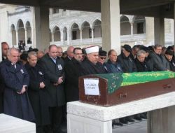 Eski Emniyet Genel Müdürü Aydıner'in Ablası Son Yolculuğuna Uğurlandı