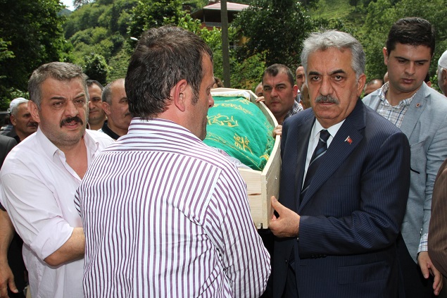 Gümrük ve Ticaret Bakanı Yazıcı'nın acı günü