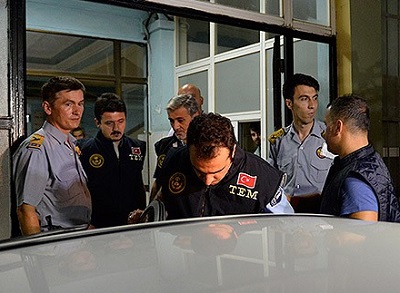 İstanbul'da "paralel yapı" operasyonu