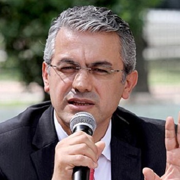 'GERÇEKTEN MERAK EDİYORUM'