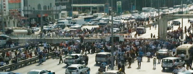 Avcılar'da üst geçit çöktü!