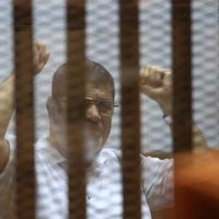 Mursi'nin duruşması ertelendi