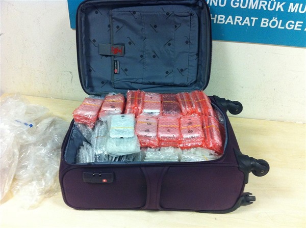 AHL'de cep telefonu operasyonu