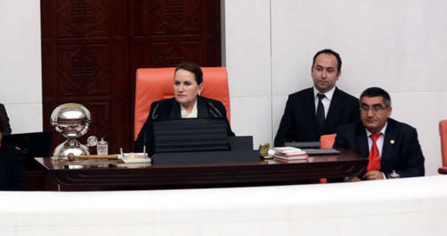 Akşener'den vekillere uyarı: Yarın gelin