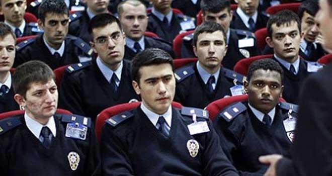 Polis alımında yaş 26'ya düşürülüyor