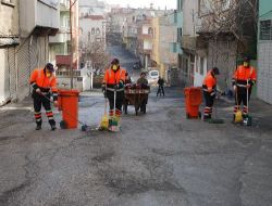 Toplu Temizlik Ekibi, 60. Yıl Mahallesi'ni Temizledi