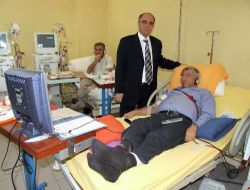 Vali Özçimen, Böbrek Hastalarını Ziyaret Etti