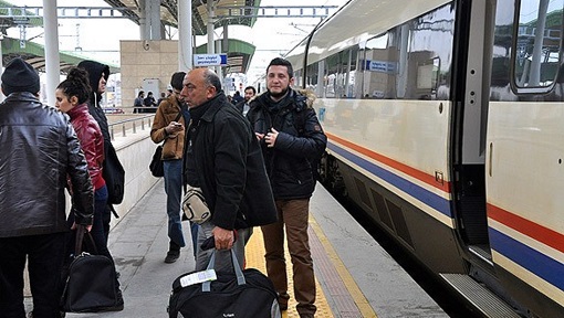 Konya-İstanbul YHT'nin ilk seferlerine yoğun ilgi