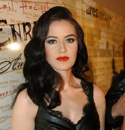 Fahriye Evcen'in dudak uçuklatan reklam filmi