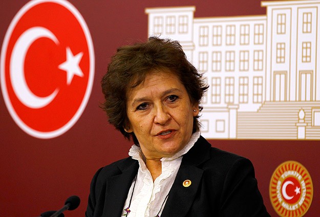 CHP'de istifa depremi