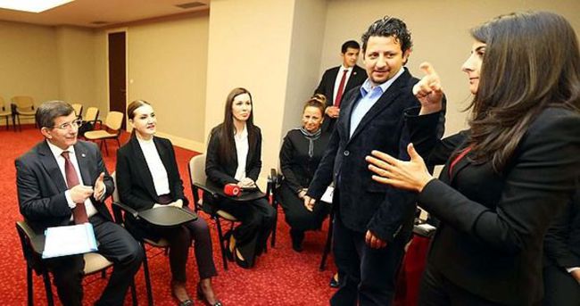 Davutoğlu işaret dili dersine katıldı