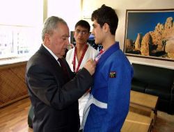 Vali Sodan, Görme Engelli Türkiye Şampiyonlarını Ödüllendirdi