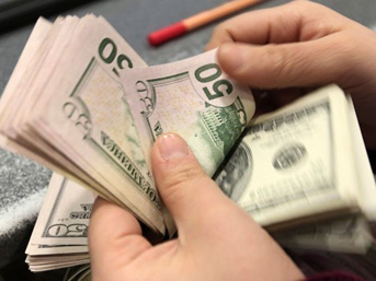 Dolar rekora doymuyor!