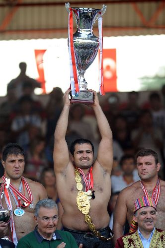 Kırkpınar'da başpehlivan Mehmet Yeşilyeşil oldu!.