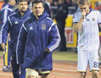 Fenerbahçe'de Emre şoku!