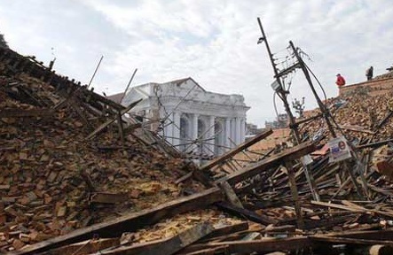 Nepal'de toprak kayması 250 kişi kayıp!