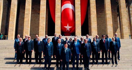 Türkeş'e 'baba plakası' jesti