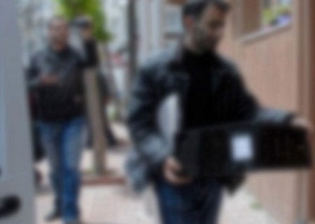 Kaynak Holding'te polis araması