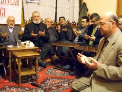 Hacı Veyiszâde Mustafa Hocaefendi İle Torunu Ali Ulvi Kurucu Dualarla Anıldı