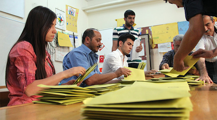 Sandıklar kapandı!