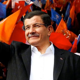 Davutoğlu balkon konuşması yaptı