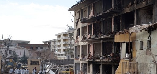 Diyarbakır'da emniyete saldırı