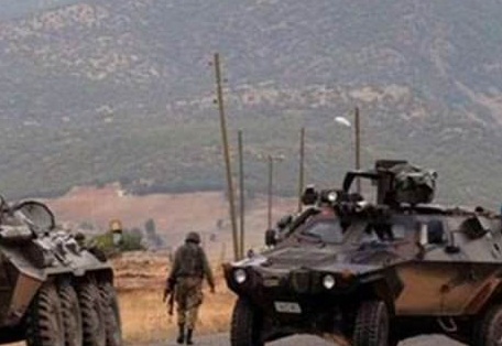 Askeri aracın geçişi sırasında patlama