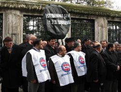 İslam'a Hakaret İçeren Konferansa 'çelenkli' Protesto