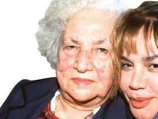Sezen Aksu'nun annesi vefat etti!