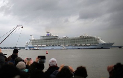 Dev yolcu gemisi denize indirildi