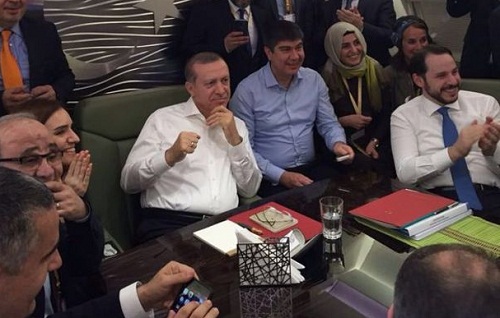 Erdoğan milli maçı uçakta izledi