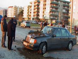 İş Makinesiyle Otomobil Çarpıştı: 1 Yaralı