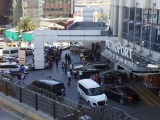 İstanbul'da AVM'de silah sesleri