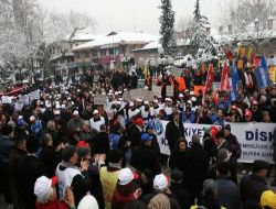 Sendikalar Tekel İşçilerine Destek İçin İş Bırakıp Eylem Yaptı