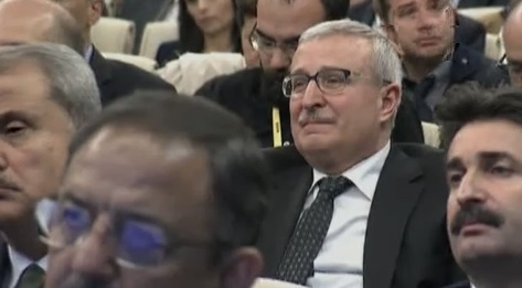 Davutoğlu'nu ağlayarak dinlediler