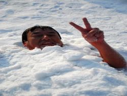 Buzlar İçinde 122 Dakika Kalarak Guines Rekorlar Kitabı'na Girdi