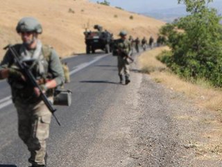 Hakkari'de bölük komutanlığına ateş açıldı