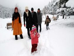 Gölcük Gölü Karla Birlikte Farklı Bir Manzaraya Büründü